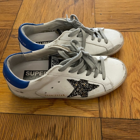 Golden Goose Superstar sneaker size 34. Barely worn Black star w/ blue accent - Picture 4 of 4